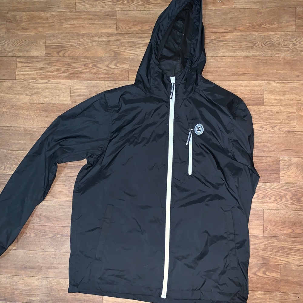 NWOT DC lightweight windbreaker